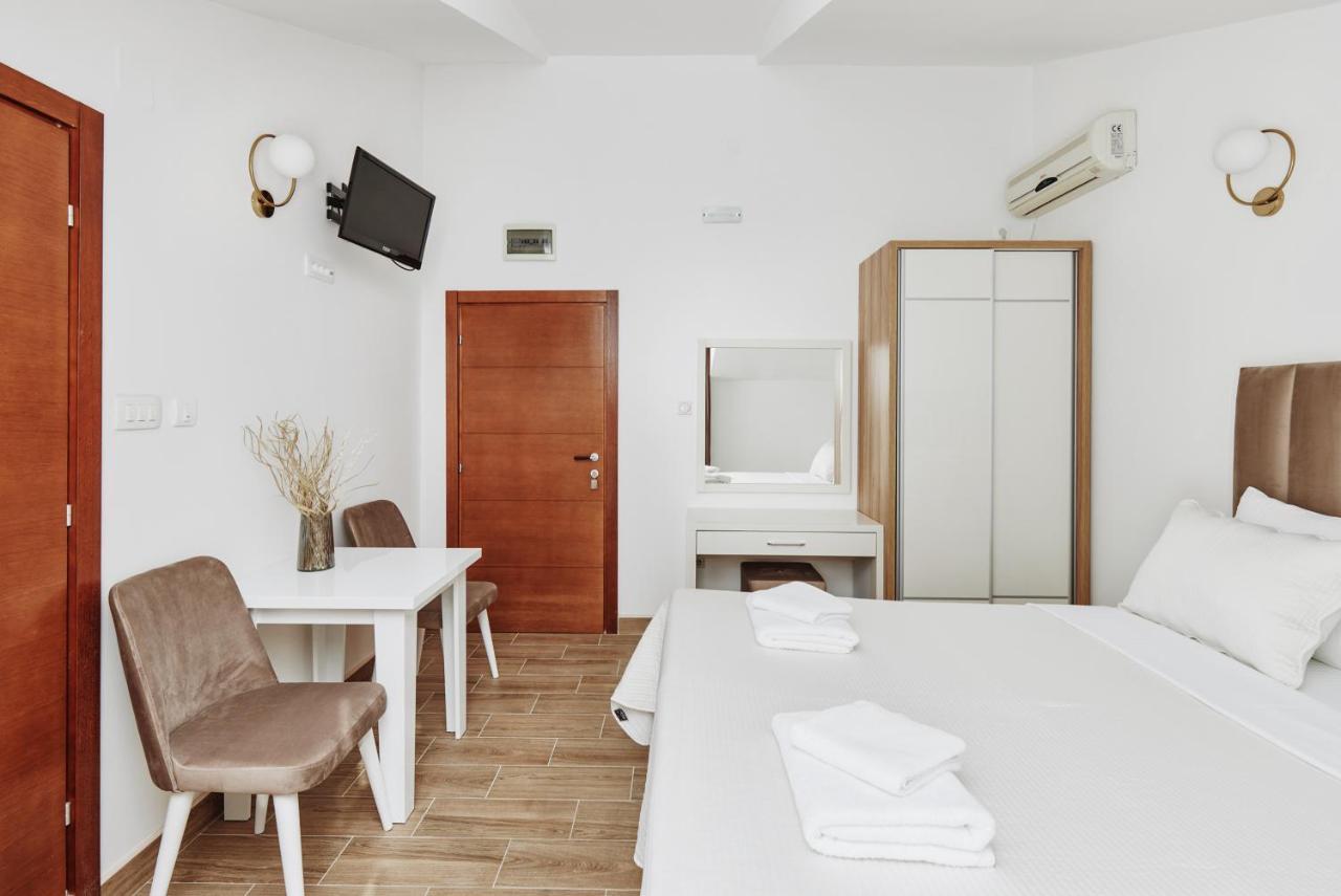 Apartments Rozer Cattaro Esterno foto