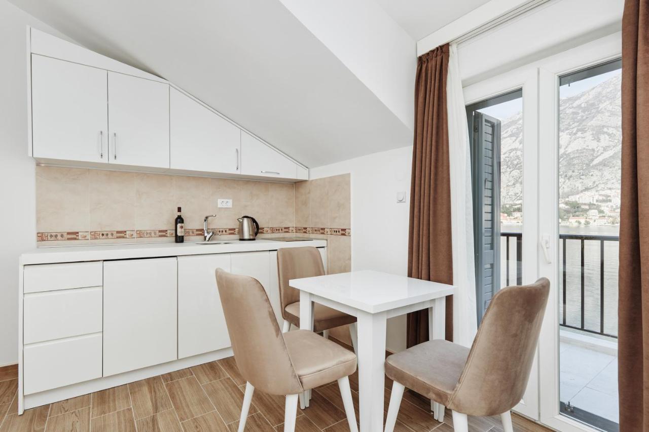 Apartments Rozer Cattaro Esterno foto